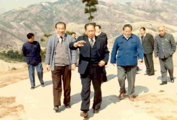 新中國第七任交通部長，曾是長津湖全殲“北極熊團”的鐵血軍長