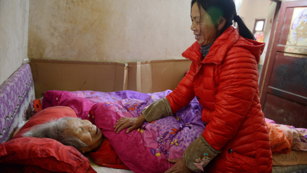 71歲阿姨伺候95歲父親20年後哭訴:爸你什麼時候死?我真的好累啊 71歲阿姨伺候95歲父親20年後哭訴:爸你什麼時候死?我真的好累啊