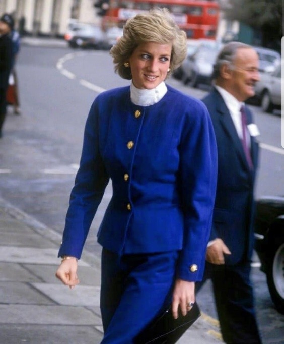 戴安娜下狠手：離婚掏空查爾斯家底，還用計謀讓卡米拉當不成王后