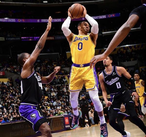 季後賽砍下10次以上三雙有多難？歷史僅4人做到，韋少12次僅第三