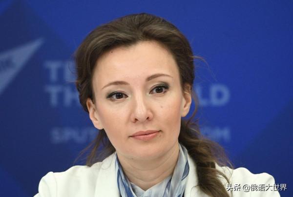 撫養22個孩子,開創助殘新路徑,80後媽媽的傳奇人生讓普京也歎服 撫養22個孩子,開創助殘新路徑,80後媽媽的傳奇人生讓普京也歎服