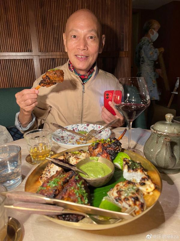 74歲汪明荃曬照過中秋,與羅家英相伴34年無子女,只有乾女兒陪伴 74歲汪明荃曬照過中秋,與羅家英相伴34年無子女,只有乾女兒陪伴