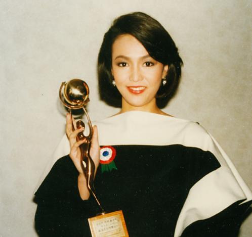 整容老去和自然老去有何區別?4對同齡貌美女星今昔對比差距大 整容老去和自然老去有何區別?4對同齡貌美女星今昔對比差距大