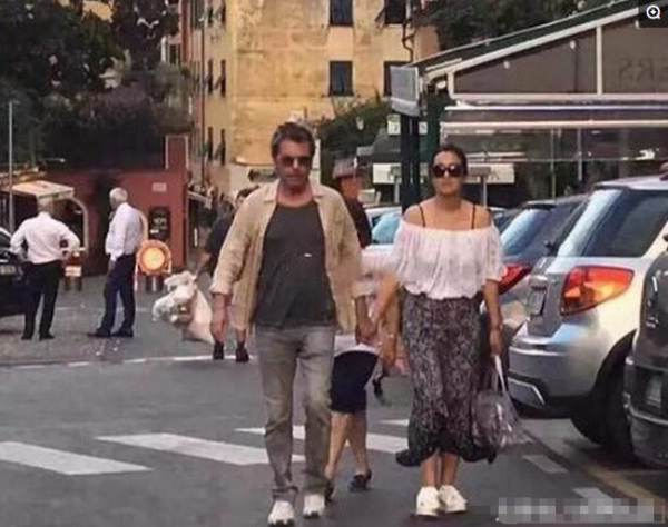 55歲鞏俐和70歲男友現身，憔悴滄桑認不出，網友：這是鞏俐？