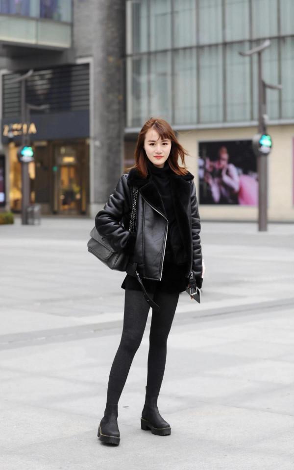 看街拍 識包包：YSL爆款-黑色Niki 9組秋冬穿搭示範