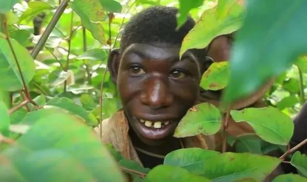 啥?不吃飯!一起來了解從不吃飯的非洲猴子男孩 啥?不吃飯!一起來了解從不吃飯的非洲猴子男孩