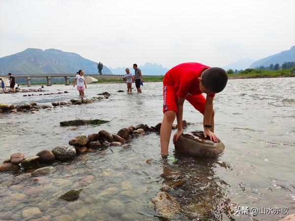 石家莊井陘洛陽村，綿蔓河美麗鵝卵石斑斕，但遍地垃圾只怪遊人嗎