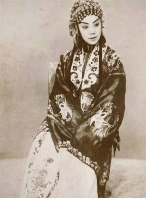 一代名伶劉喜奎:遭數位軍閥爭搶囚禁,晚年受周總理邀請任教學校 一代名伶劉喜奎:遭數位軍閥爭搶囚禁,晚年受周總理邀請任教學校