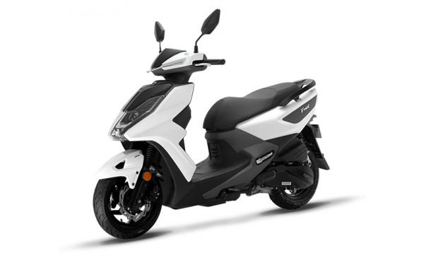 主要上下班通勤40km，預算1.7萬，大陽V銳150和FNX150，如何選？