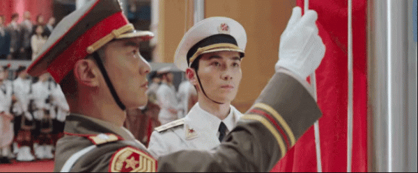 同樣是演軍人，肖戰張譯氣場強，黃景瑜像小混混，差別在於體態？