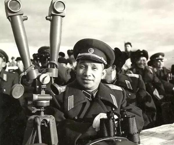 1980年粟裕親授錦囊妙計,改變中國的國防戰略,鄧小平親自到場決策