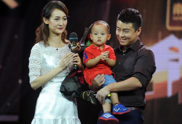 “乒乓冠軍”王皓：30歲娶美妻，32歲面臨婚姻危機，他如何化解？