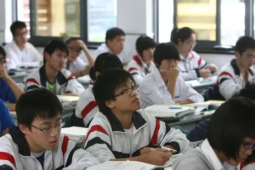 江蘇這個縣,被4.5億的學校“砸中”,佔地170畝,開設96個教學班 江蘇這個縣,被4.5億的學校“砸中”,佔地170畝,開設96個教學班