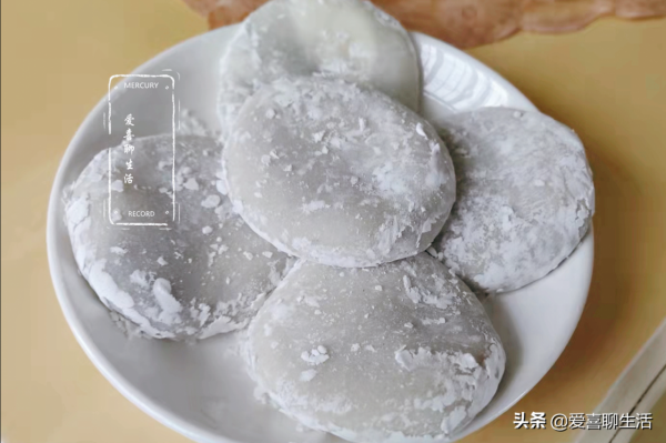 平時嘴饞就吃它，一次多做幾個存起來，吃時煎一煎，既方便還好吃