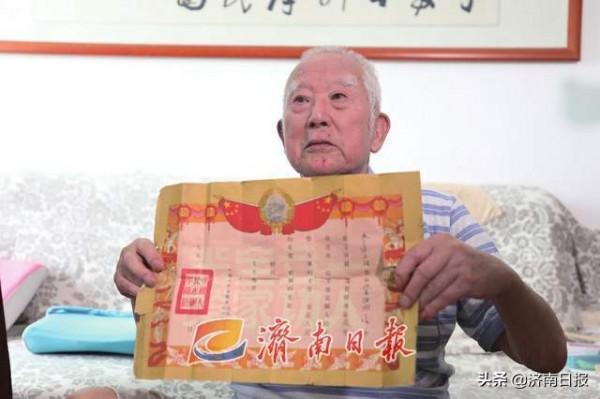 抗美援朝戰場上，面對敵機，他機智勇敢保護坦克——“只要我有一口氣，就要把它安全帶回去！”