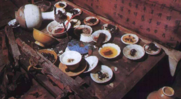 後人發現千年古墓，墓中出土一桌剩飯菜，原來古人吃的菜長這樣