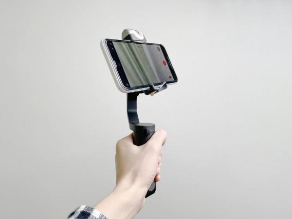 小巧輕便、隨手大片,浩瀚V2可能是目前價效比最高的手機穩定器了 小巧輕便、隨手大片,浩瀚V2可能是目前價效比最高的手機穩定器了