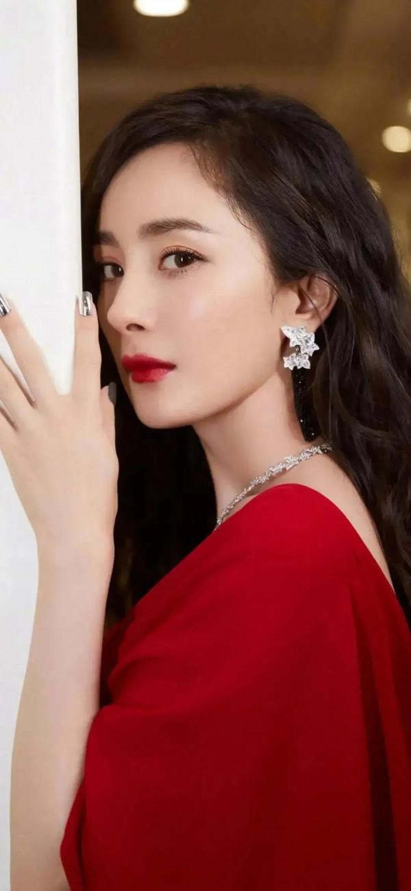 楊冪：優雅迷人，仙氣飄飄