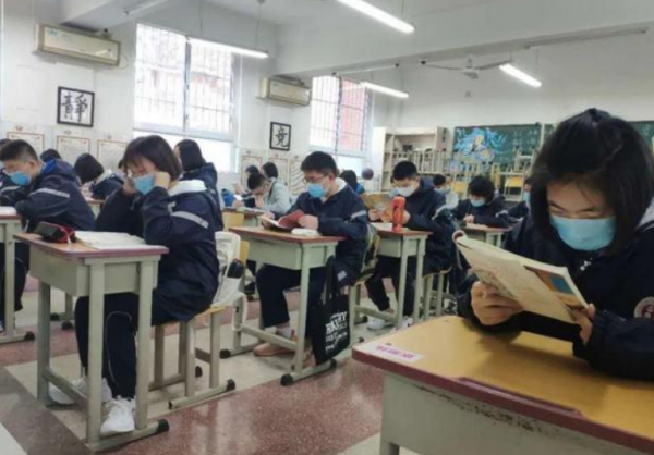 “中二效應”影響初中生,初二成績分層明顯,3類學生已率先搶跑 “中二效應”影響初中生,初二成績分層明顯,3類學生已率先搶跑