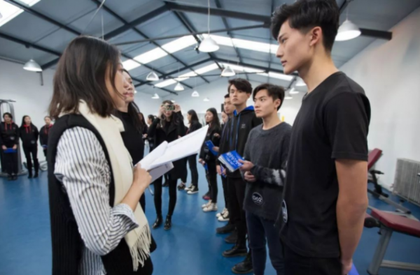 易烊千璽數學複習資料曝光，字跡得到粉絲證實，難怪藝考成績出眾