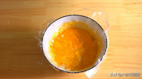 揭秘！奶黃包的家常做法，爆漿流心，軟到捏不住