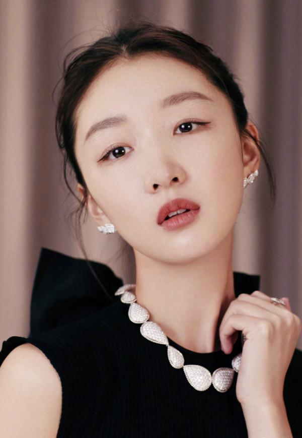 既不好看也不難看的女明星：程瀟素顏更清純，金晨笑容太僵硬