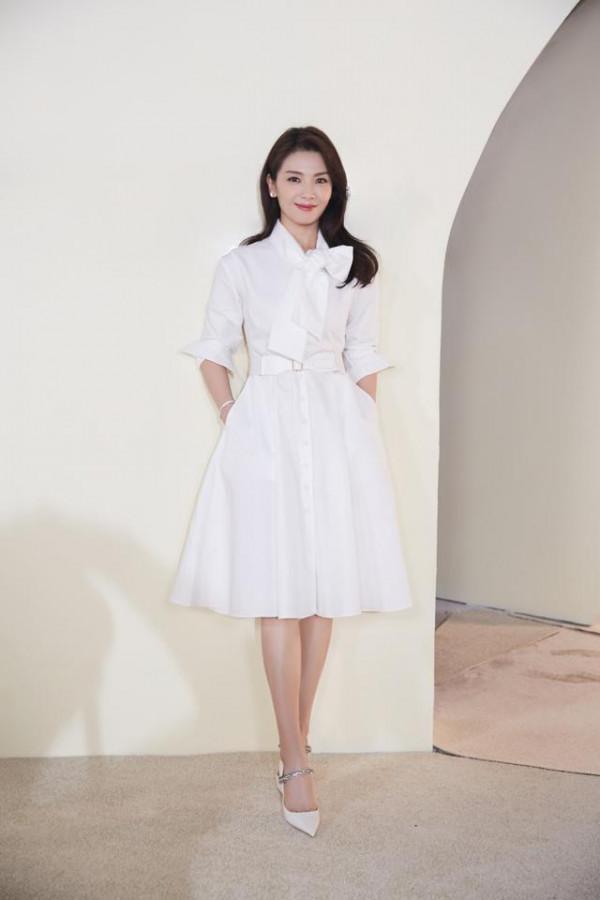 劉濤的時尚阿姨們都學學,穿襯衫裙知性又減齡,比花裡胡哨強多了 劉濤的時尚阿姨們都學學,穿襯衫裙知性又減齡,比花裡胡哨強多了