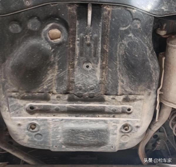 車身撞稀碎，這輛本田飛度換個馬甲賣6萬？車主：不退車就法庭見