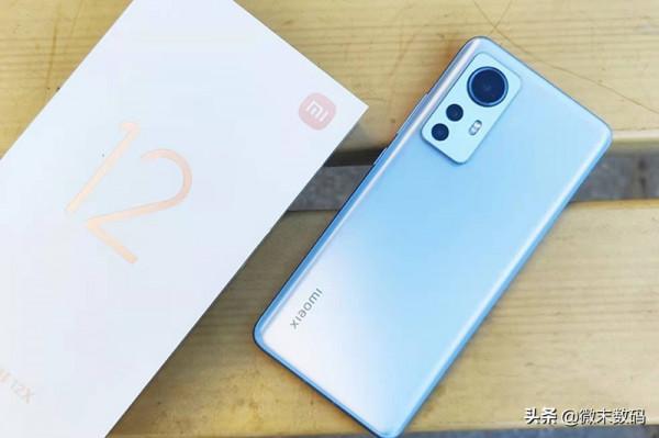 小米12 Pro在《原神》與《和平精英》中，功耗和溫控穩不？