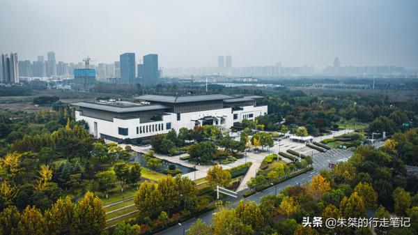 走進安徽名人館，透過展出近千位名人，瞭解安徽的歷史與省情