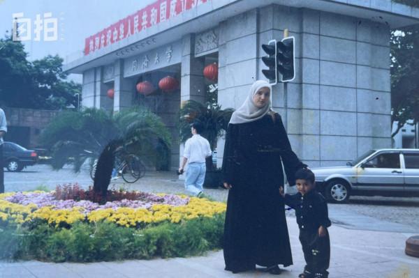 我是葉門人，90年代在同濟大學讀書，現在全家紮根中國