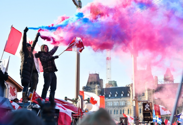 進入緊急狀態！加拿大首都被抗議者&OpenCurlyDoubleQuote;包圍&rdquo;，幕後黑手已指向美國