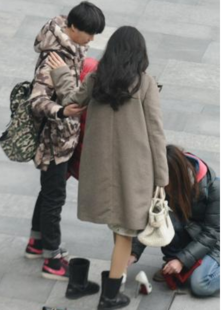 生活廢物、兩幅面孔,明星助理的遭遇,最能看清娛樂圈 生活廢物、兩幅面孔,明星助理的遭遇,最能看清娛樂圈