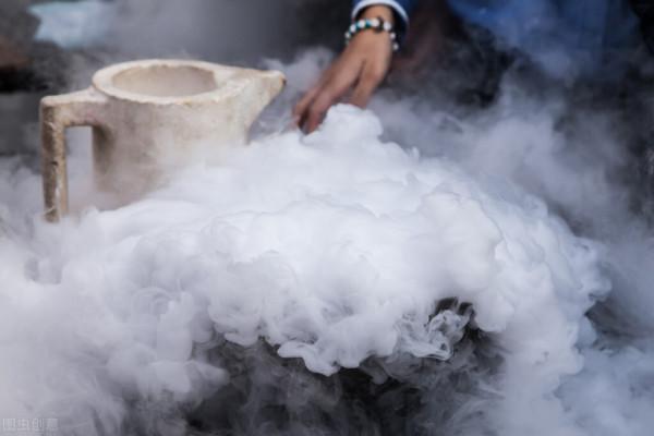 經常“放屁”是肝不好嗎？醫生提醒：放屁多，或與6個原因有關