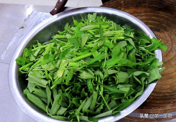 爆炒空心菜不發黑的技巧,用廚師長的做法,在家做出飯店的味道 爆炒空心菜不發黑的技巧,用廚師長的做法,在家做出飯店的味道