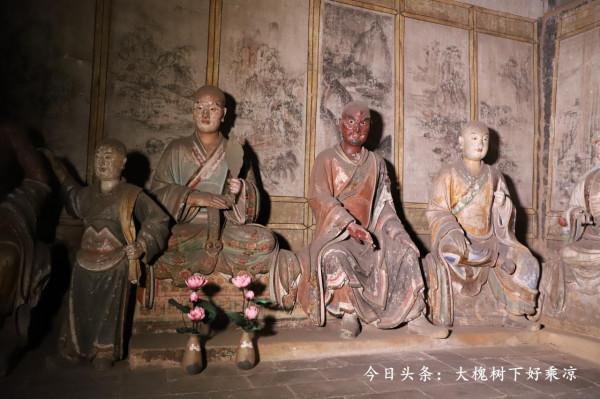 一座精美的寺院,不但有古代的塑像精品,還藏有耿市長的一幅對聯 一座精美的寺院,不但有古代的塑像精品,還藏有耿市長的一幅對聯