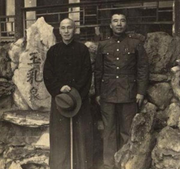 拖累杜聿明！害死黃百韜！氣慘王耀武！劉峙真是“共軍臥底”嗎？