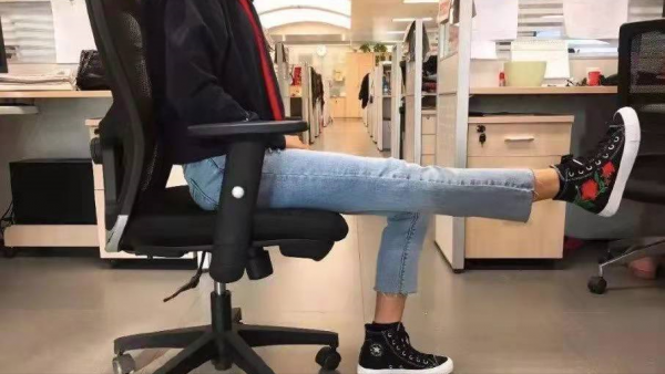 老年人下肢無力，有常見5個原因，該怎樣預防和應對，醫生告訴您