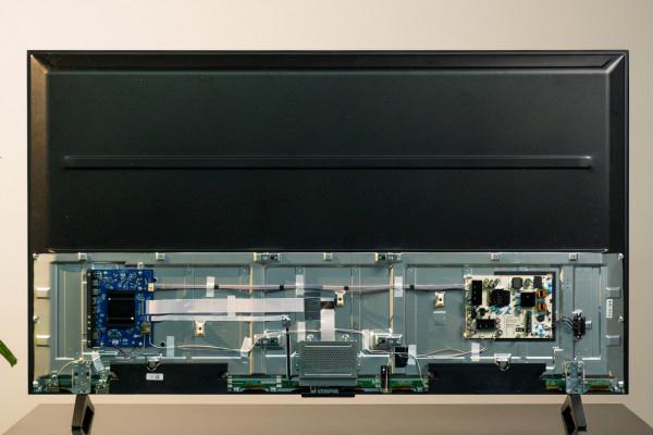 揭秘極致音畫小心機，高階軟屏＋音腔倒相管，榮耀智慧屏太細節