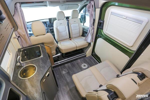 年輕人的第一臺Vanlife露營車,定製車漆+黑化套件,帥氣 年輕人的第一臺Vanlife露營車,定製車漆+黑化套件,帥氣