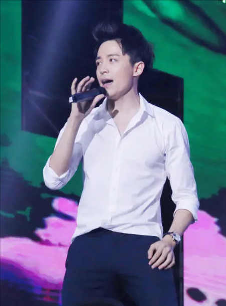 那個離開《天天向上》,磕頭跪謝汪涵的小五金恩聖,如今去哪了? 那個離開《天天向上》,磕頭跪謝汪涵的小五金恩聖,如今去哪了?