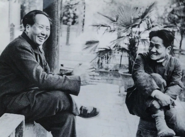 41年，毛主席在延安交際處食堂遇暴徒，金城捨身護住主席：好險