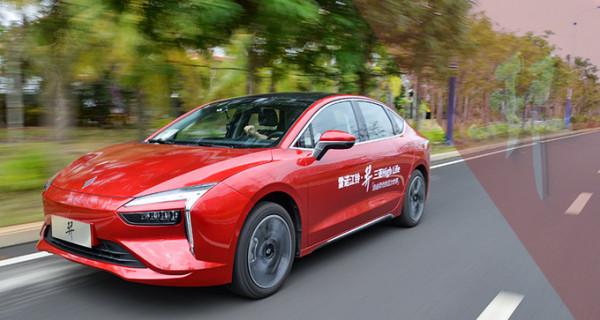 5.8秒破百，雙電機四驅新車16萬多就能買！搶先試駕雷諾江鈴·羿