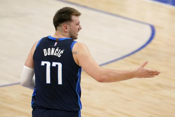 東契奇:我們還有81場比賽要打 沒什麼好擔心的 東契奇:我們還有81場比賽要打 沒什麼好擔心的