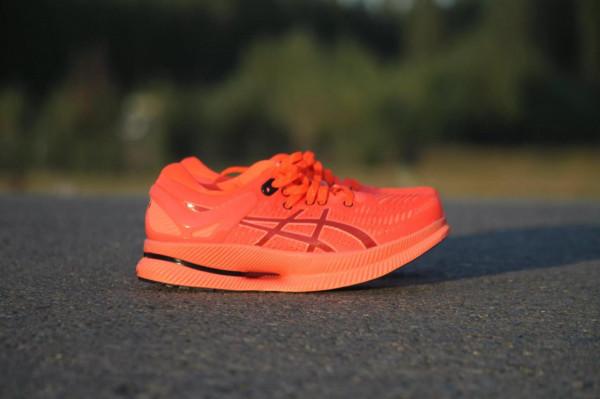 亞瑟士Metaride簡評:跑者長距離緩震首選 亞瑟士Metaride簡評:跑者長距離緩震首選