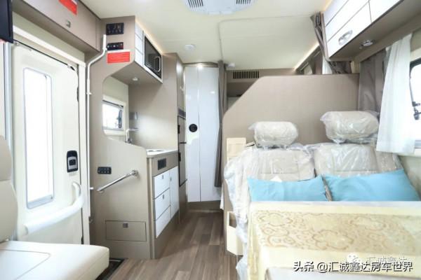 經濟耐用的老年旅行房車!​2.0T雙驅C本即開,還帶5人床和商務座 經濟耐用的老年旅行房車!​2.0T雙驅C本即開,還帶5人床和商務座