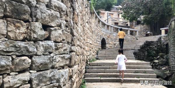 海拔840米,100多套石頭房臥在雲端,濟南這個神仙地方你去過嗎? 海拔840米,100多套石頭房臥在雲端,濟南這個神仙地方你去過嗎?