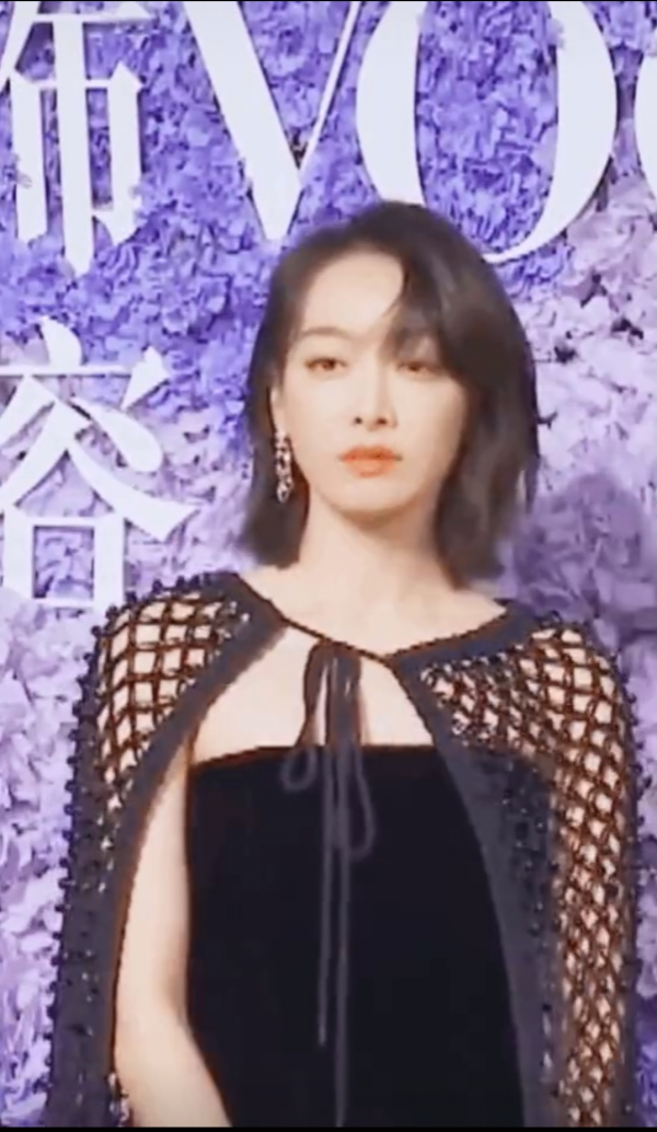 女明星紅毯造型PK:宋佳顯壯,周冬雨保暖,楊冪造型一騎絕塵 女明星紅毯造型PK:宋佳顯壯,周冬雨保暖,楊冪造型一騎絕塵