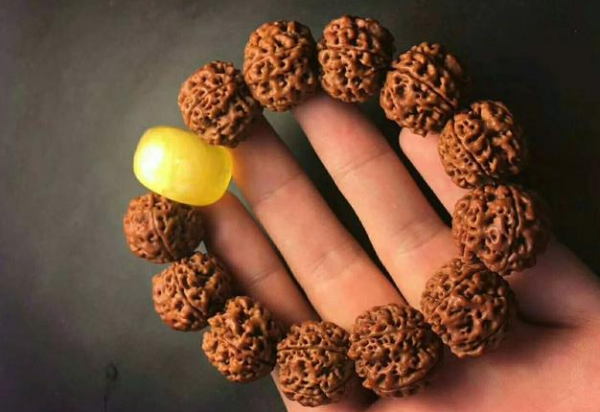 文玩：四大類15種手串，保養方法和佩戴建議