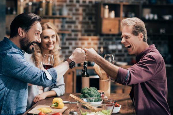 50歲以後，煙癮酒癮色癮，哪個最傷身體？一文講出實情